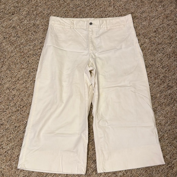 GAP Pants - Gap wide leg high-rise white capri jeans